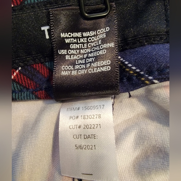 Torrid Plaid Pixie Capri - Picture 7 of 8